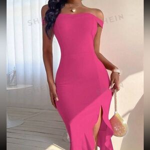 SHEIN SHEIN Allurite Off
Shoulder Split Thigh Ruffle...
Hot Pink / 6(M)